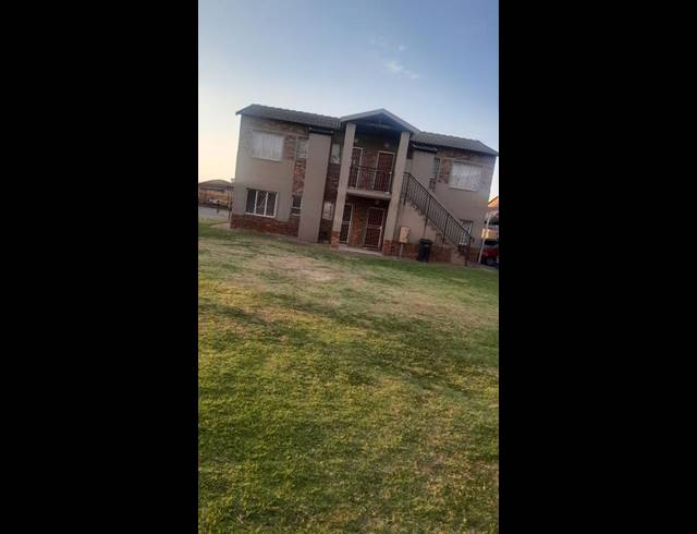 2 BEDROOM APARTMENT FOR SALE IN PROTEA GLEN